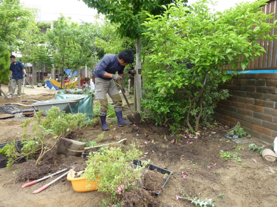 自然風庭園の施工現場